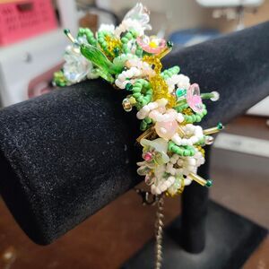 Handmade - Green and white chunky beaded flower bracelet ** 10 inches